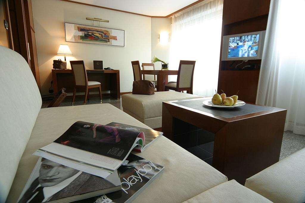Goldstar Apartments & Suites Nice Kamer foto