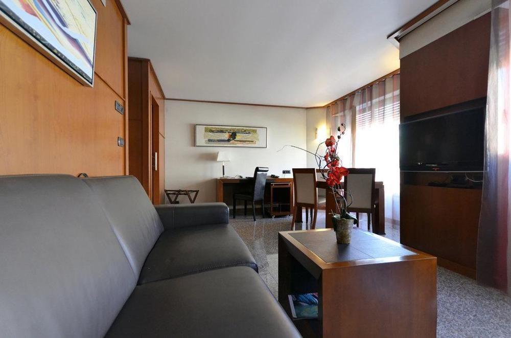 Goldstar Apartments & Suites Nice Buitenkant foto