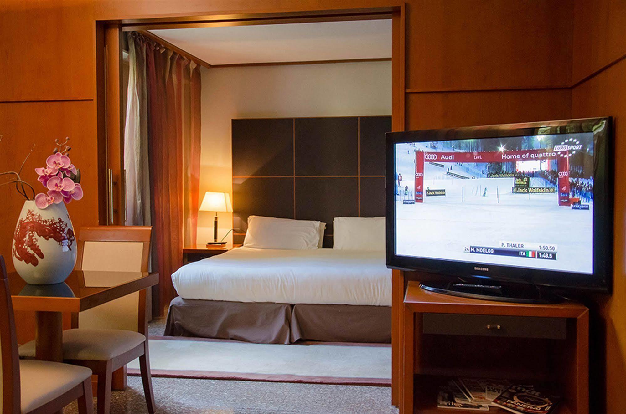 Goldstar Apartments & Suites Nice Buitenkant foto