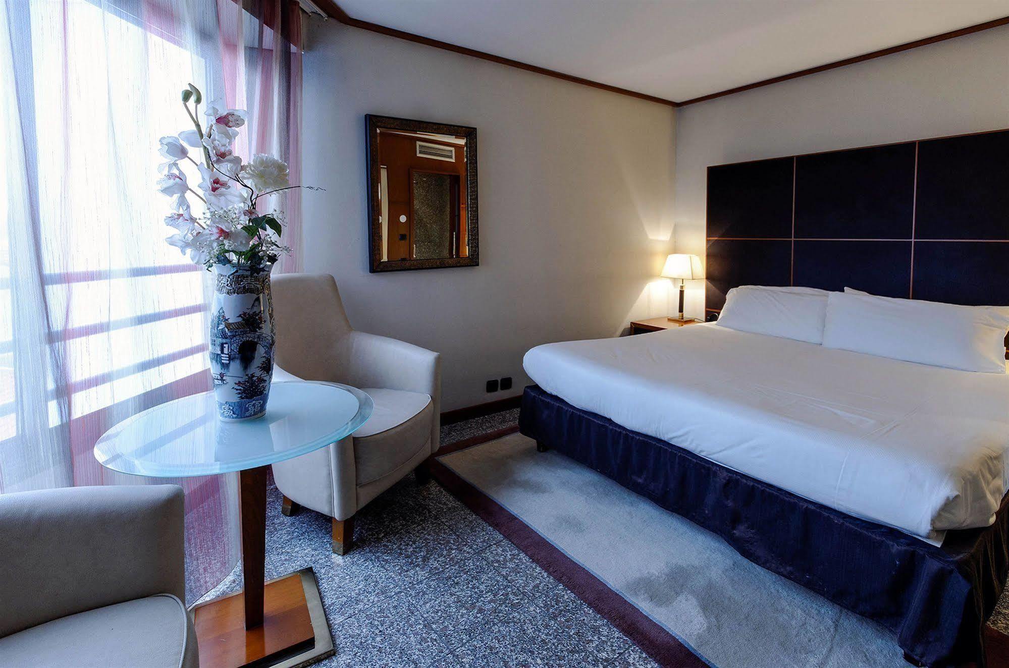 Goldstar Apartments & Suites Nice Buitenkant foto