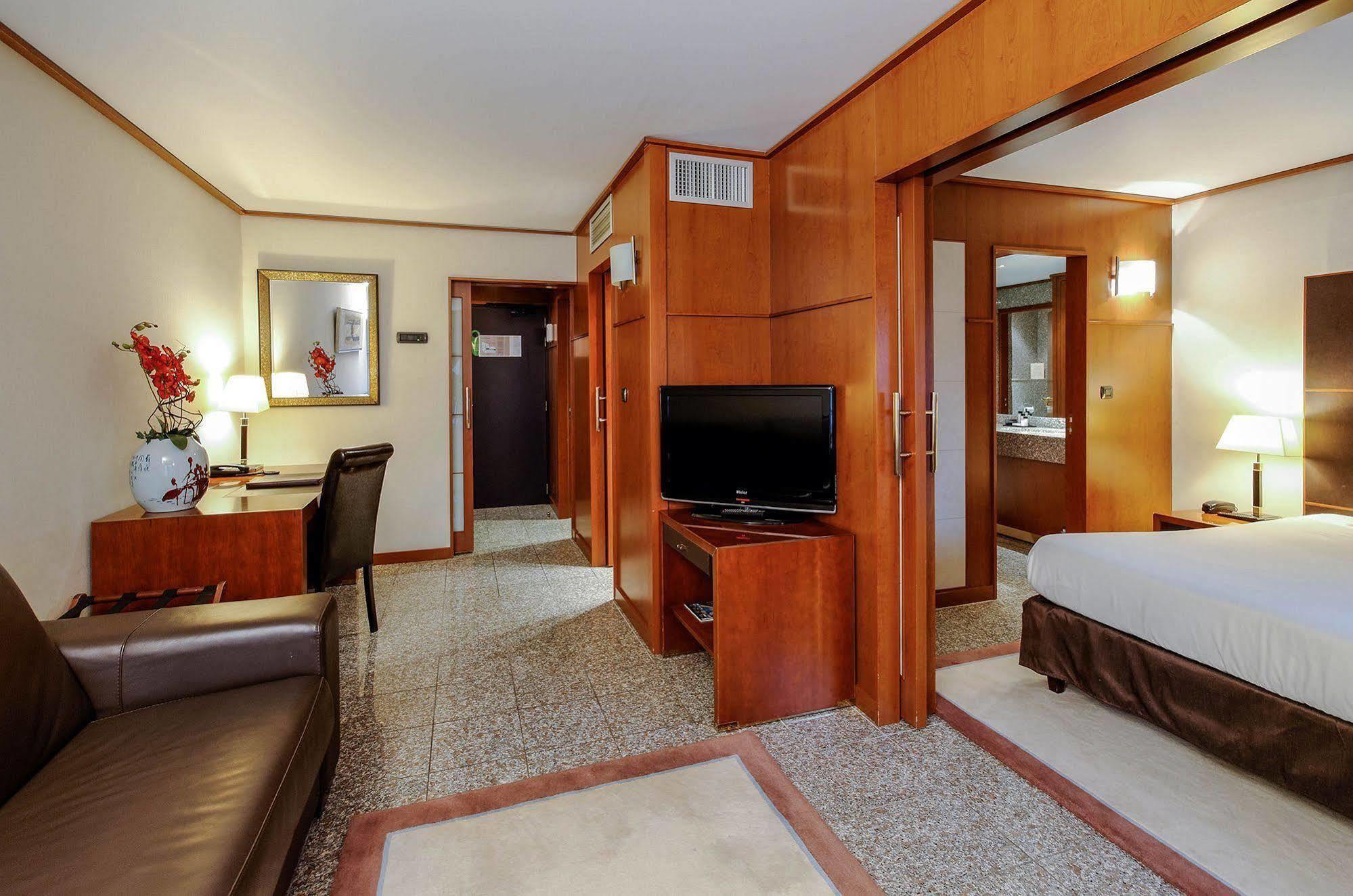 Goldstar Apartments & Suites Nice Buitenkant foto